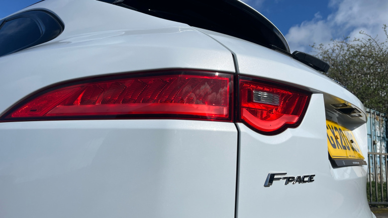 Jaguar F-Pace 2.0d [180] Chequered Flag 5dr Auto AWD Diesel Estate